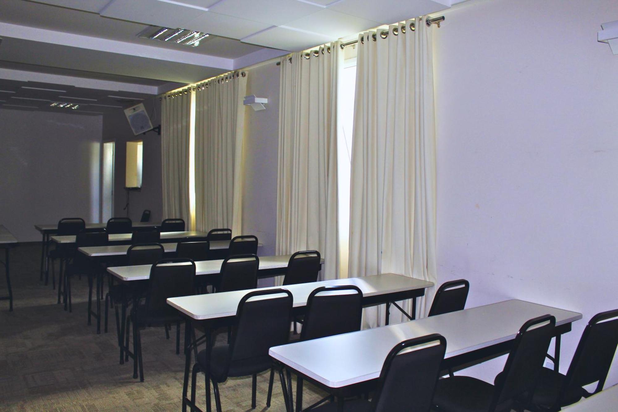 Gontijo Inn Hotel Itajubá Exterior photo A typical classroom at the university